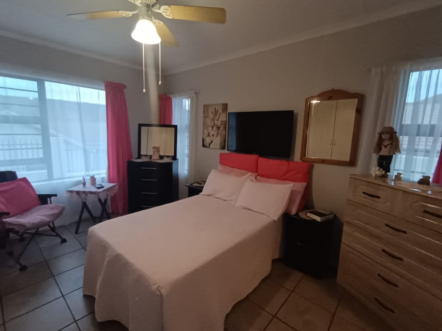 To Let 3 Bedroom Property for Rent in Island View Western Cape